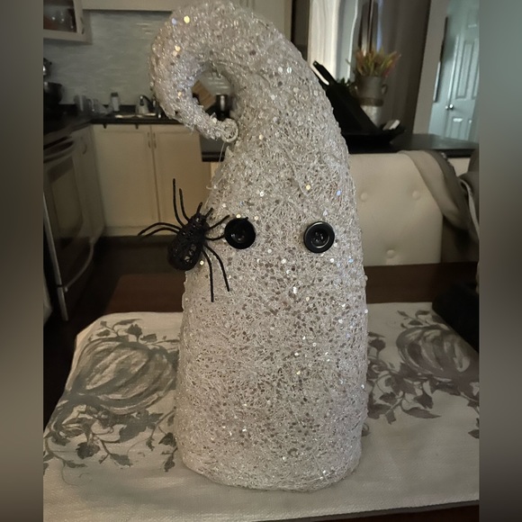 Cute white Mess Gost - Picture 1 of 1